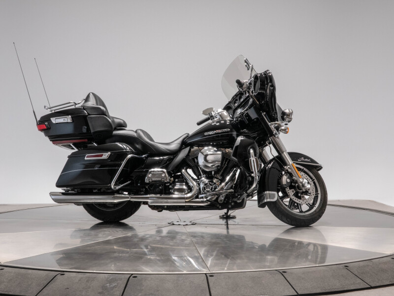 2015 HARLEY-DAVIDSON FLHTK LIMITED in Vivid Black