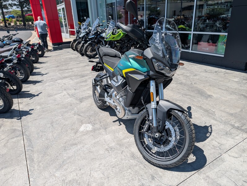 GU3285270YCR01 2027 Stelvio