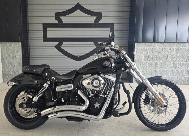 2011 Harley-Davidson® Wide Glide® Vivid Black w/Spoke Wheels