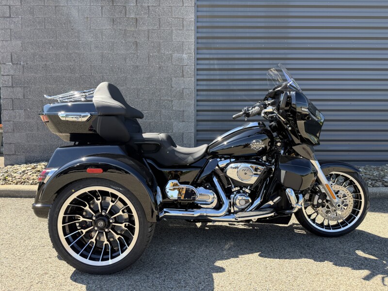 2026 Harley-Davidson® Street Glide 3 Limited FLHLT