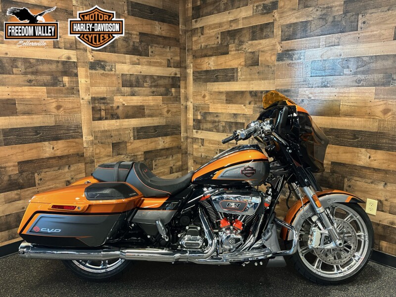 2026 Harley-Davidson® CVO Street Glide Torched Orange CVO Tri-Tone FLHXSE