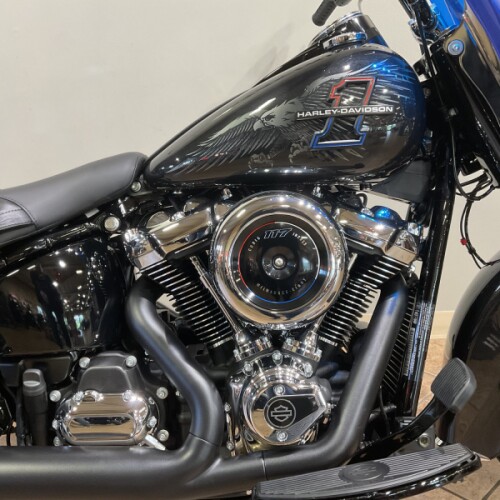 2026 Harley-Davidson® FLHC Heritage Classic Midnight Ember thumb 3