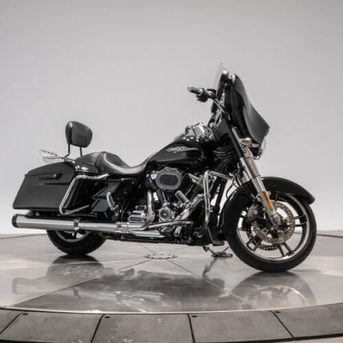 2019 HARLEY-DAVIDSON FLHX STREET GLIDE in Vivid Black thumb 3