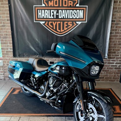 2026 Harley-Davidson® Street Glide® Teal Thunder / Vivid Black Black Trim thumb 3