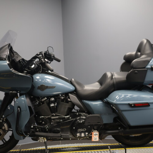 2024 Harley-Davidson® Road Glide® Limited Sharkskin Blue thumb 0