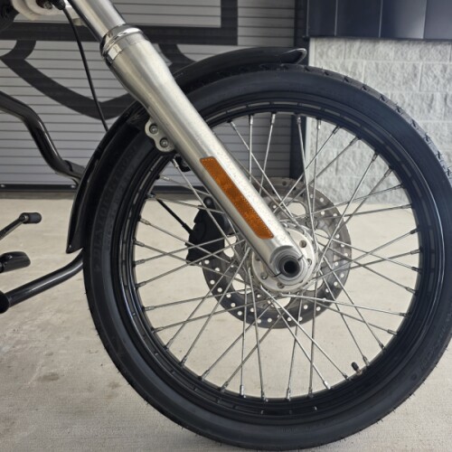 2011 Harley-Davidson® Wide Glide® Vivid Black w/Spoke Wheels thumb 1