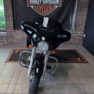 2021 Harley-Davidson® Street Glide® Vivid Black thumb 2
