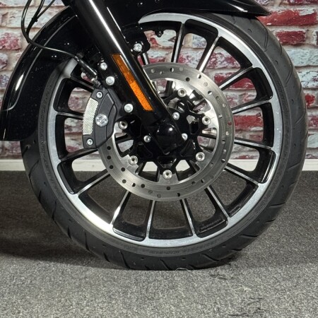 FLTRT 2023 Road Glide® 3 thumb 1