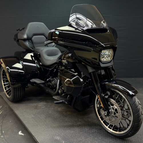 Harley-Davidson® Street Glide 3 Limited 2026 FLHLT VIVID BLACK thumb 3