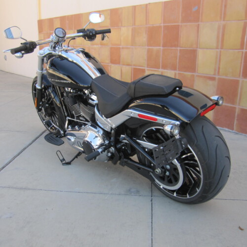 2025 Harley-Davidson® Breakout® Vivid Black thumb 1