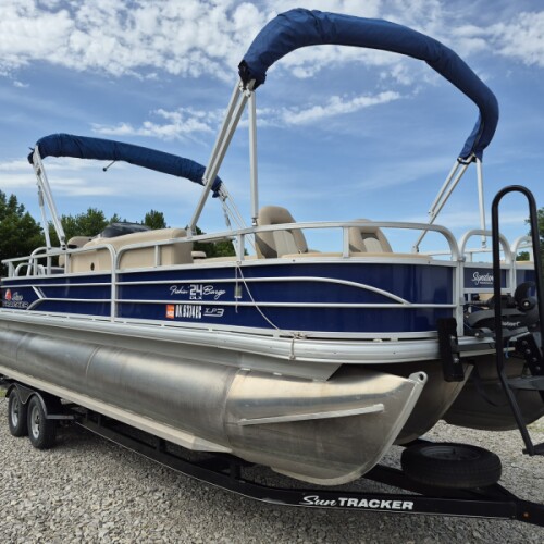 2016 Suntracker 24 Fishing Barge Tritoon~200Hp with 152 hours & Tandem Trailer  thumb 2