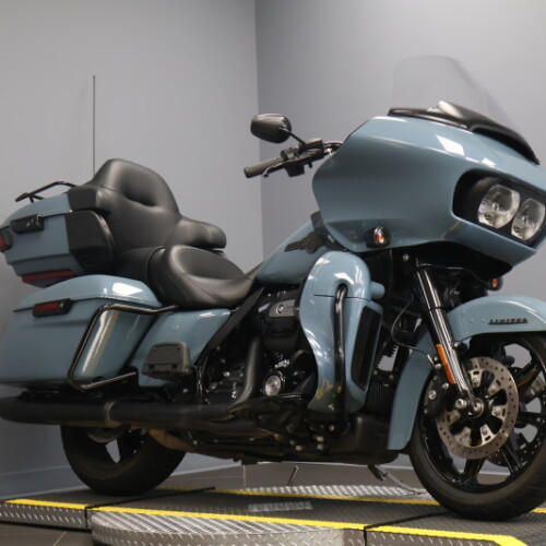 2024 Harley-Davidson® Road Glide® Limited Sharkskin Blue thumb 3