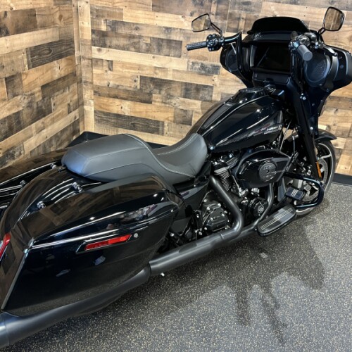 2024 Harley-Davidson® Street Glide® Vivid Black FLHX thumb 2