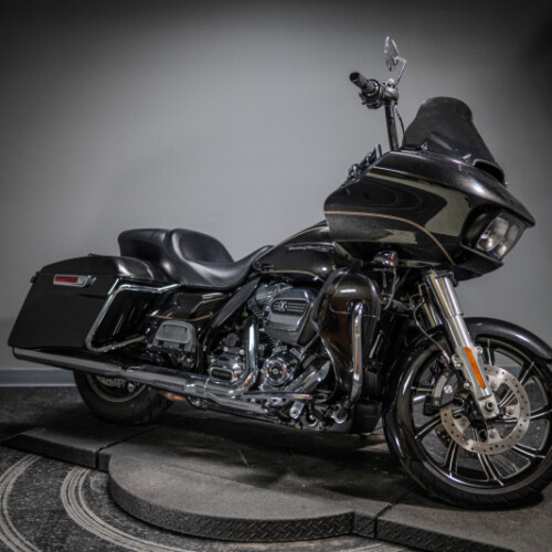 2017 Road Glide® Ultra (FLTRU) thumb 3