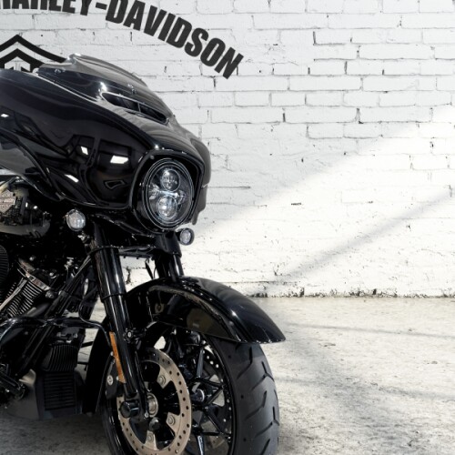 2023 Harley-Davidson® Street Glide™ Special Vivid Black thumb 2