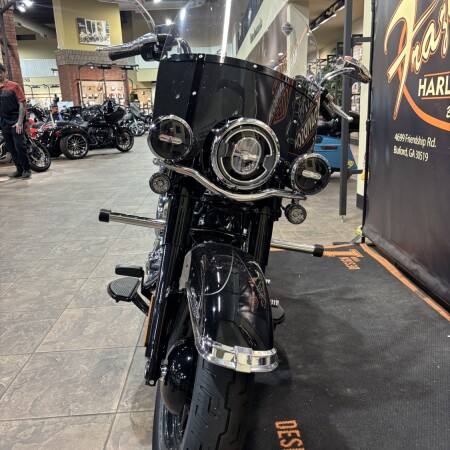 2025 Harley-Davidson® Heritage Classic VIVID BLACK W/ PINSTRIPE thumb 1