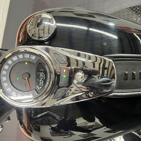 2022 Harley-Davidson® Heritage Classic 114 Vivid Black (Chrome Finish w/ Laced Wheels) thumb 0