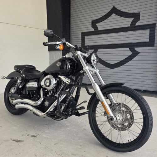 2011 Harley-Davidson® Wide Glide® Vivid Black w/Spoke Wheels thumb 3