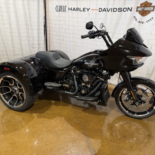 2026 Harley-Davidson® Road Glide 3 Vivid Black thumb 1