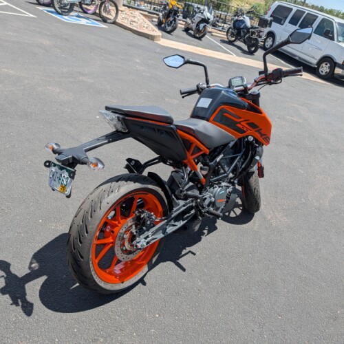 2023 KTM 200 Duke thumb 2