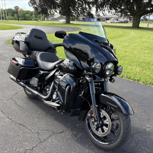 2023 Harley-Davidson® Ultra Limited Vivid Black - Black Finish thumb 3