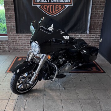 2021 Harley-Davidson® Street Glide® Vivid Black thumb 1