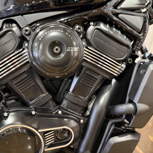 2026 Harley-Davidson® Nightster® Vivid Black Black Trim thumb 2