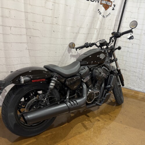 2026 Harley-Davidson® Nightster® Vivid Black Black Trim thumb 3