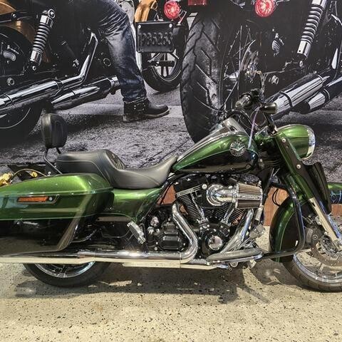 Harley-Davidson® CVO™ Road King® 2013 FLHRSE5 thumb 3