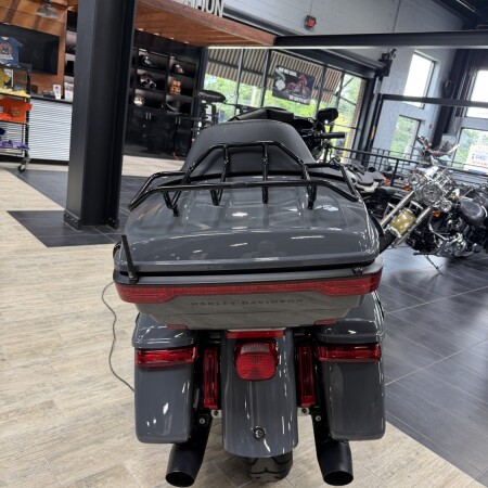  2022 Harley-Davidson® Ultra Limited thumb 2