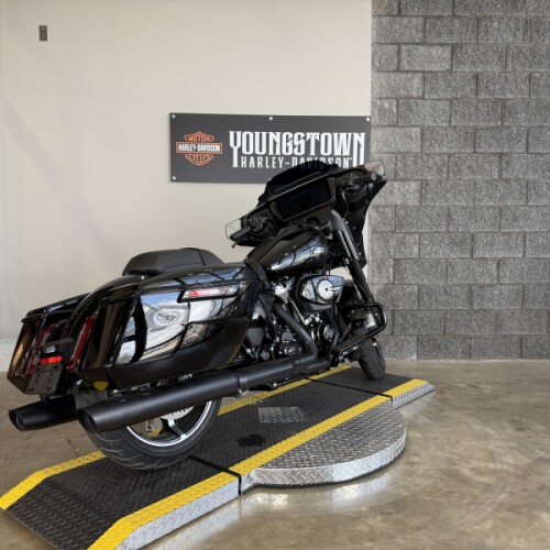 2026 Harley-Davidson® Street Glide® FLHX thumb 2