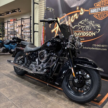 2025 Harley-Davidson® Heritage Classic VIVID BLACK W/ PINSTRIPE thumb 3