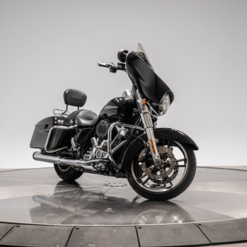 2019 HARLEY-DAVIDSON FLHX STREET GLIDE in Vivid Black thumb 2