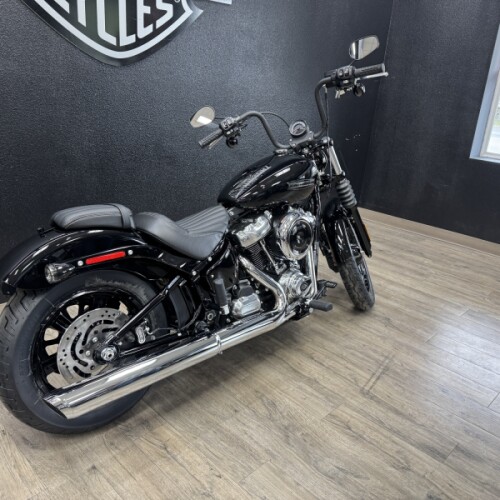 2026 Harley-Davidson® Street Bob® thumb 0