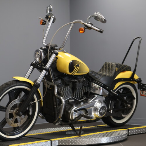 2023 Harley-Davidson® Street Bob® 114 Industrial Yellow thumb 1