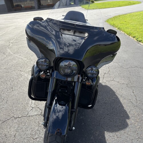 2023 Harley-Davidson® Ultra Limited Vivid Black - Black Finish thumb 0