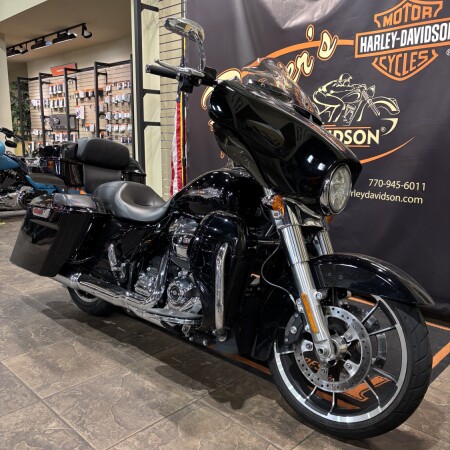 2021 Harley-Davidson® Street Glide® BLACK thumb 3