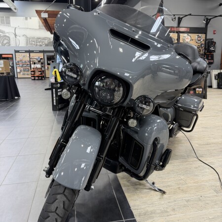 2022 Harley-Davidson® Ultra Limited thumb 0