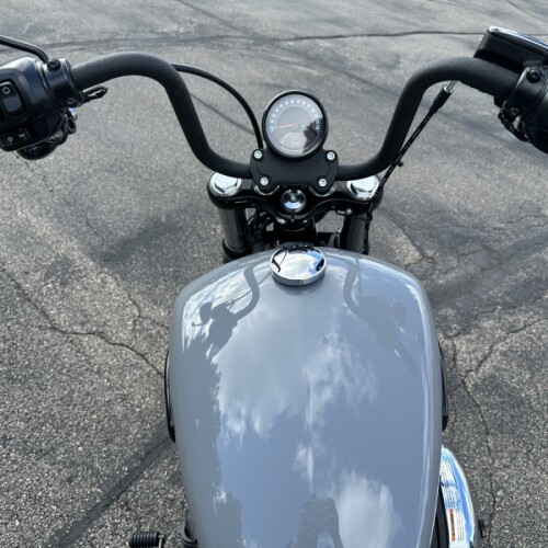 2026 Harley-Davidson® Street Bob® Dark Billiard Gray Chrome Cast Wheels thumb 1