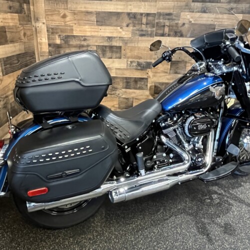 2018 Harley-Davidson® Heritage Classic 114 Legend Blue/Vivid Black 115th Anniversary thumb 2