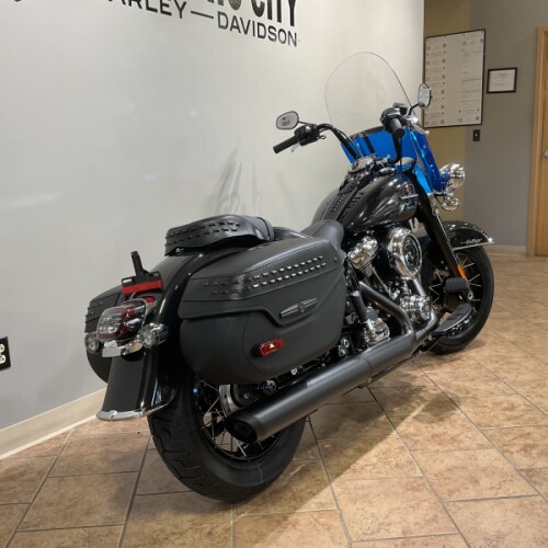 2026 Harley-Davidson® FLHC Heritage Classic Midnight Ember thumb 0