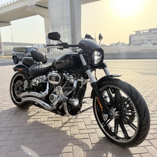 2021 Harley-Davidson® Breakout™ 114 Vivid Black thumb 3