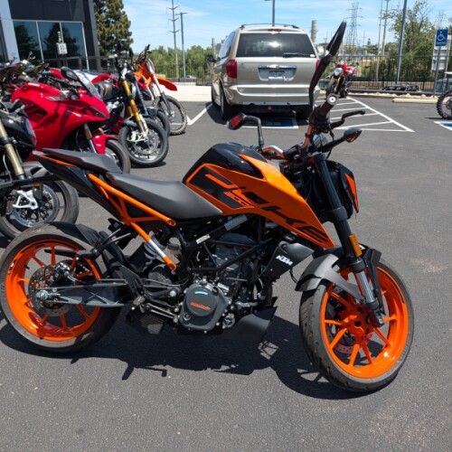 2023 KTM 200 Duke thumb 3