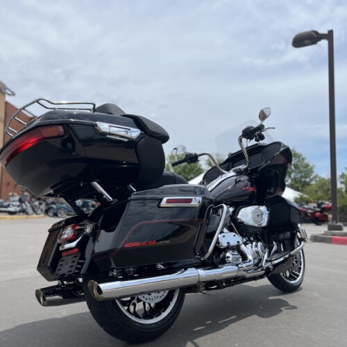 2026 Harley-Davidson® FLTRXL Road Glide Limited Vivid Black thumb 2