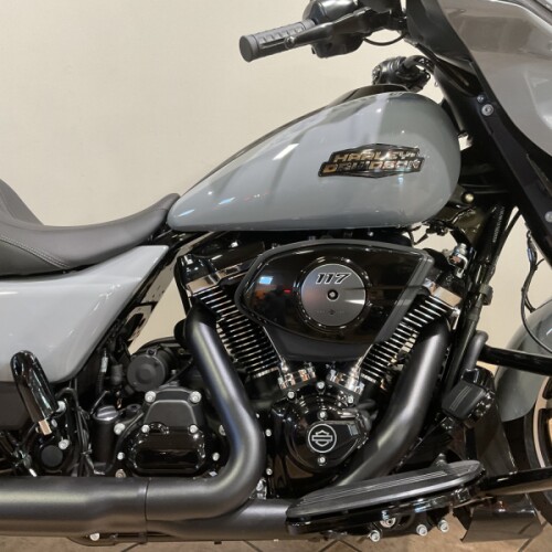 2026 Harley-Davidson® FLHX Street Glide® Dark Billiard Gray Black Trim thumb 3
