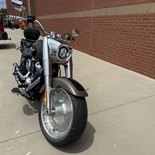 2019 Harley-Davidson® Fat Boy® 114 Industrial Gray Denim/Black Denim thumb 2
