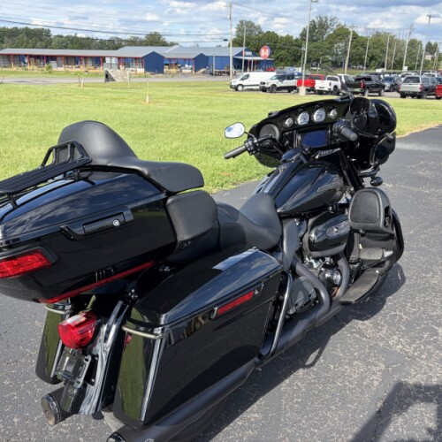 2023 Harley-Davidson® Ultra Limited Vivid Black - Black Finish thumb 2