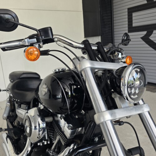 2011 Harley-Davidson® Wide Glide® Vivid Black w/Spoke Wheels thumb 2