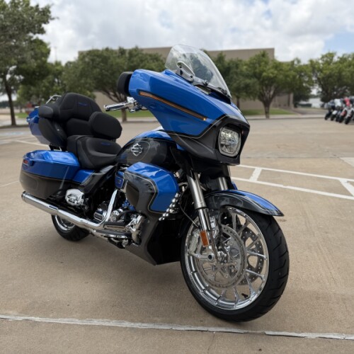 2026 Harley-Davidson® CVO Street Glide Limited Electric Coast CVO Two-Tone thumb 2