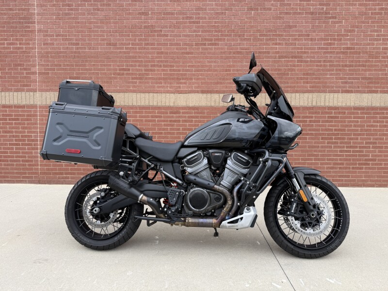 2022 Harley-Davidson® Pan America™ 1250 Special Vivid Black
